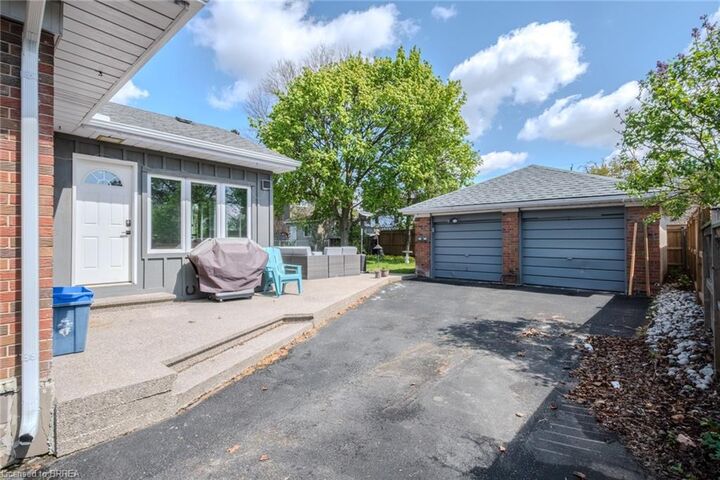 Property Photo:  24 Franklin Street  ON N3R 1S8 