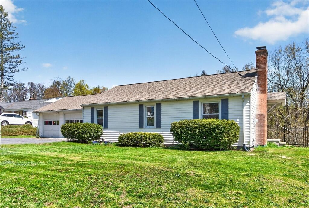 Property Photo:  18 Hillside Dr  MA 01462 