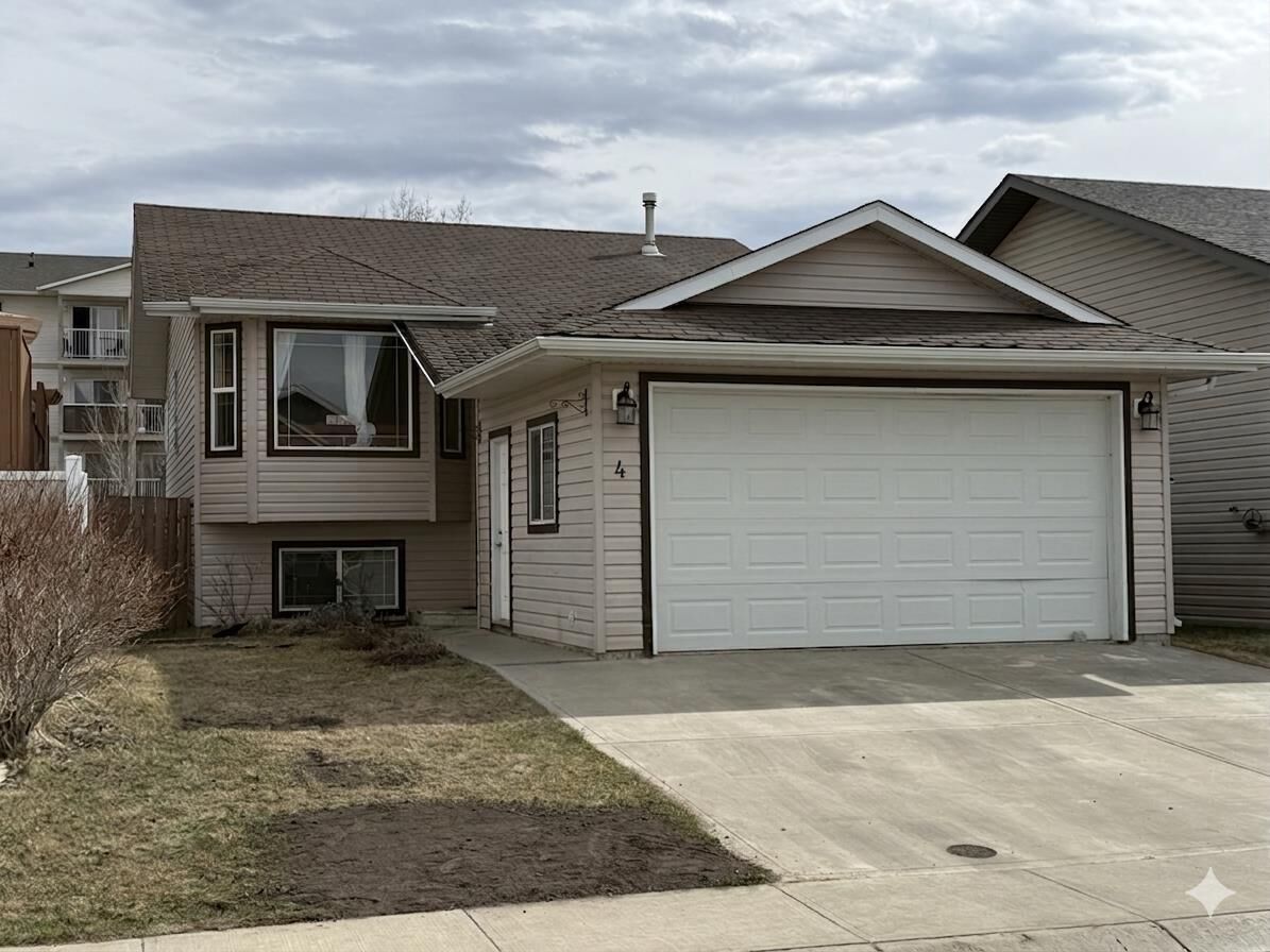 Property Photo:  4 Horne Close  AB T4S 0C4 