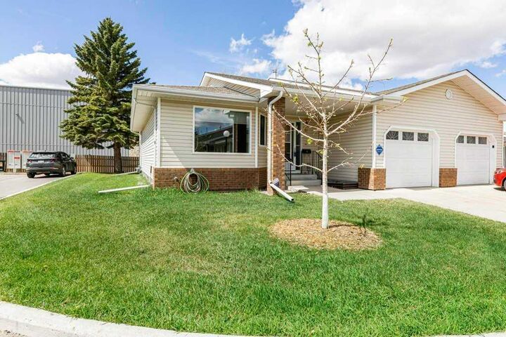Property Photo: 2816 Botterill Crescent 61 AB T4R 2H7