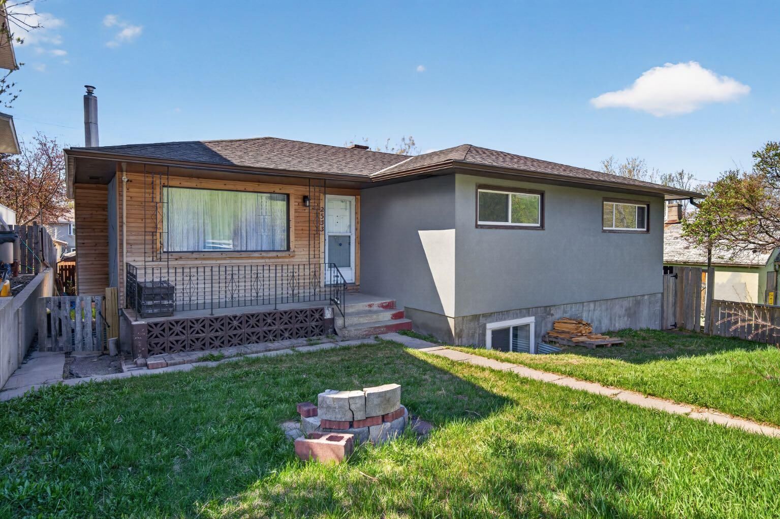 Property Photo:  2533 9 Avenue SE  AB T2A 0B4 