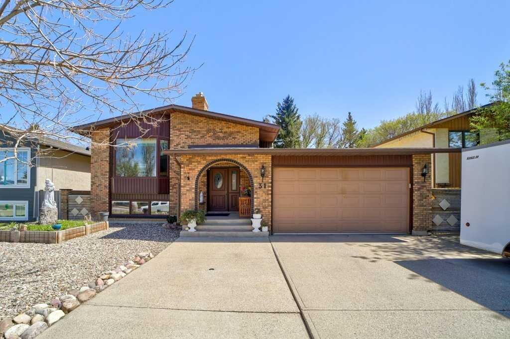 Property Photo:  31 Red Crow Boulevard W  AB T1K 5J7 