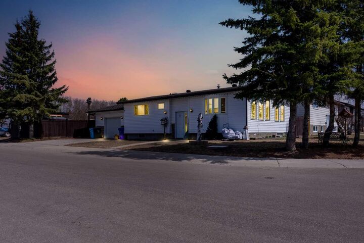 Property Photo: 162 Caldwell Crescent AB T9K 1G3