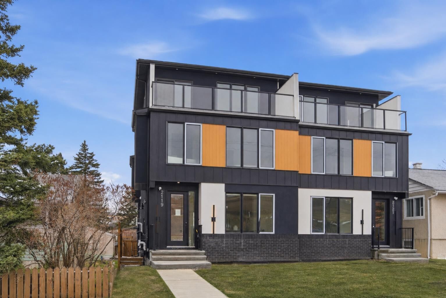 Property Photo:  2119 Mackay Road NW  AB T3B 1C9 
