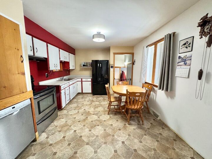 Property Photo:  611 4 Avenue  AB T0H 1P0 