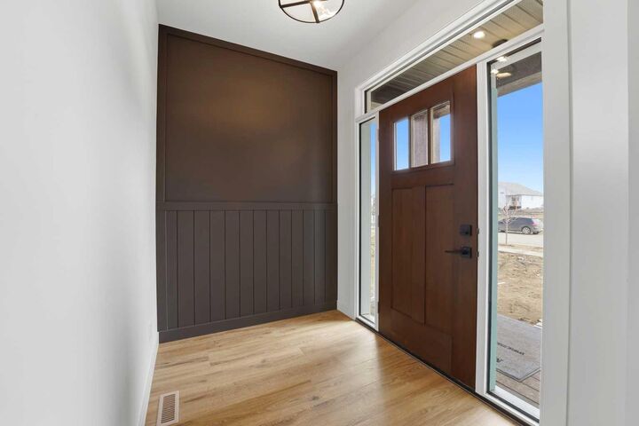 Property Photo: 8 Tipping Avenue AB T4P 0Y9