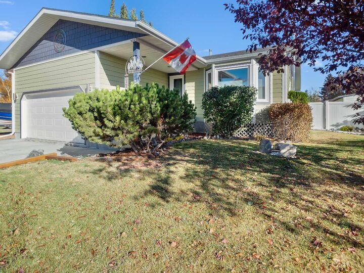 Property Photo:  2006 25 Avenue  AB T0M 0K0 
