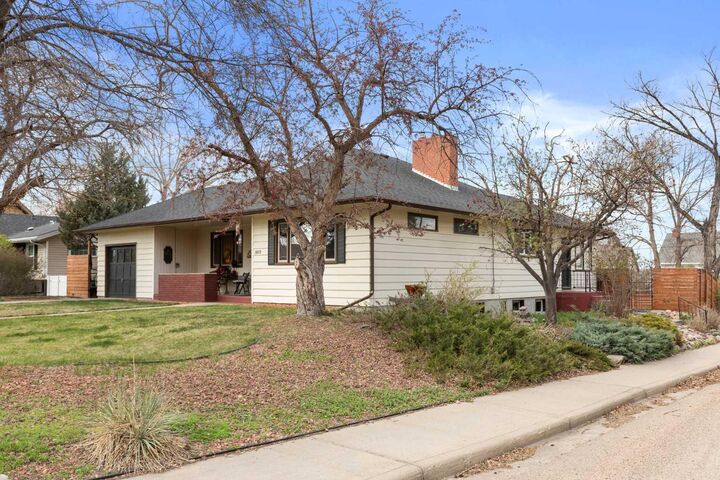Property Photo:  302 Prospect Drive SW  AB T1A 4B7 