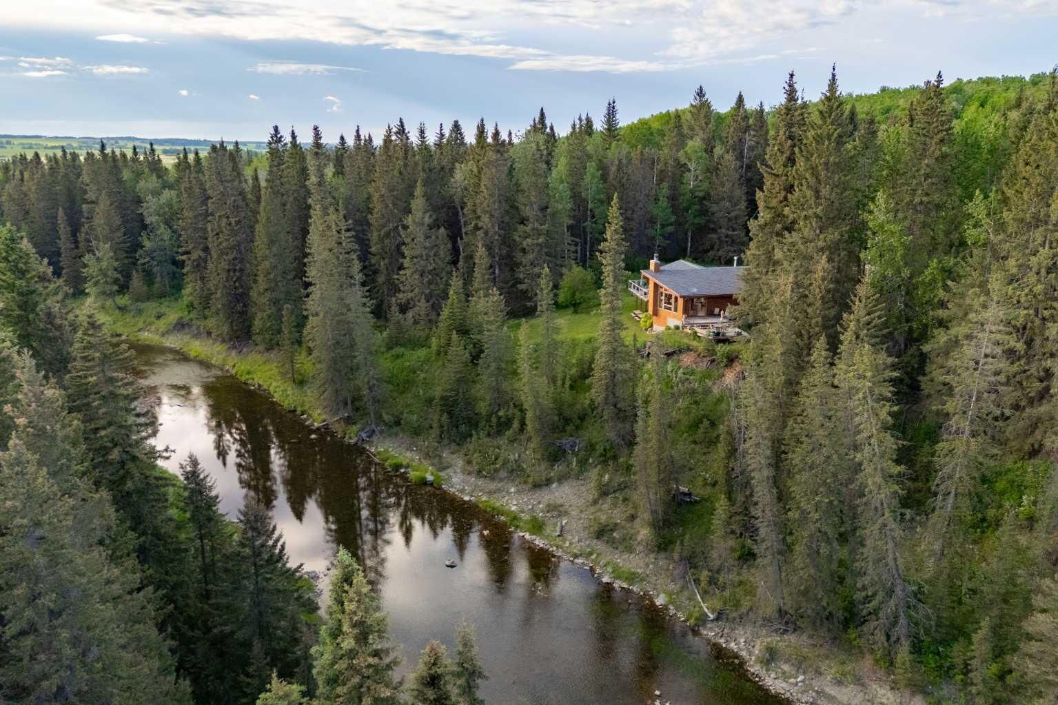 Property Photo: 4252 Township Road 322 AB T0M 1X0