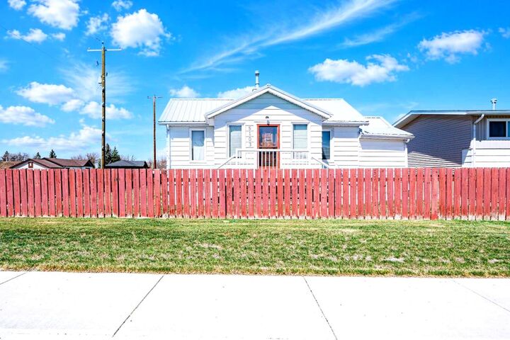 Property Photo: 5103 41 Ave AB T1G 1B2