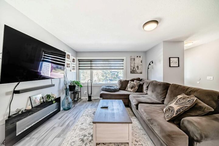 Property Photo:  447 Malvern Close NE  AB T2A 4W6 