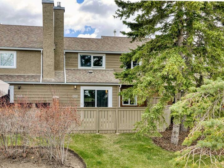 Property Photo:  829 Coach Bluff Crescent SW 202  AB T3H 1B1 