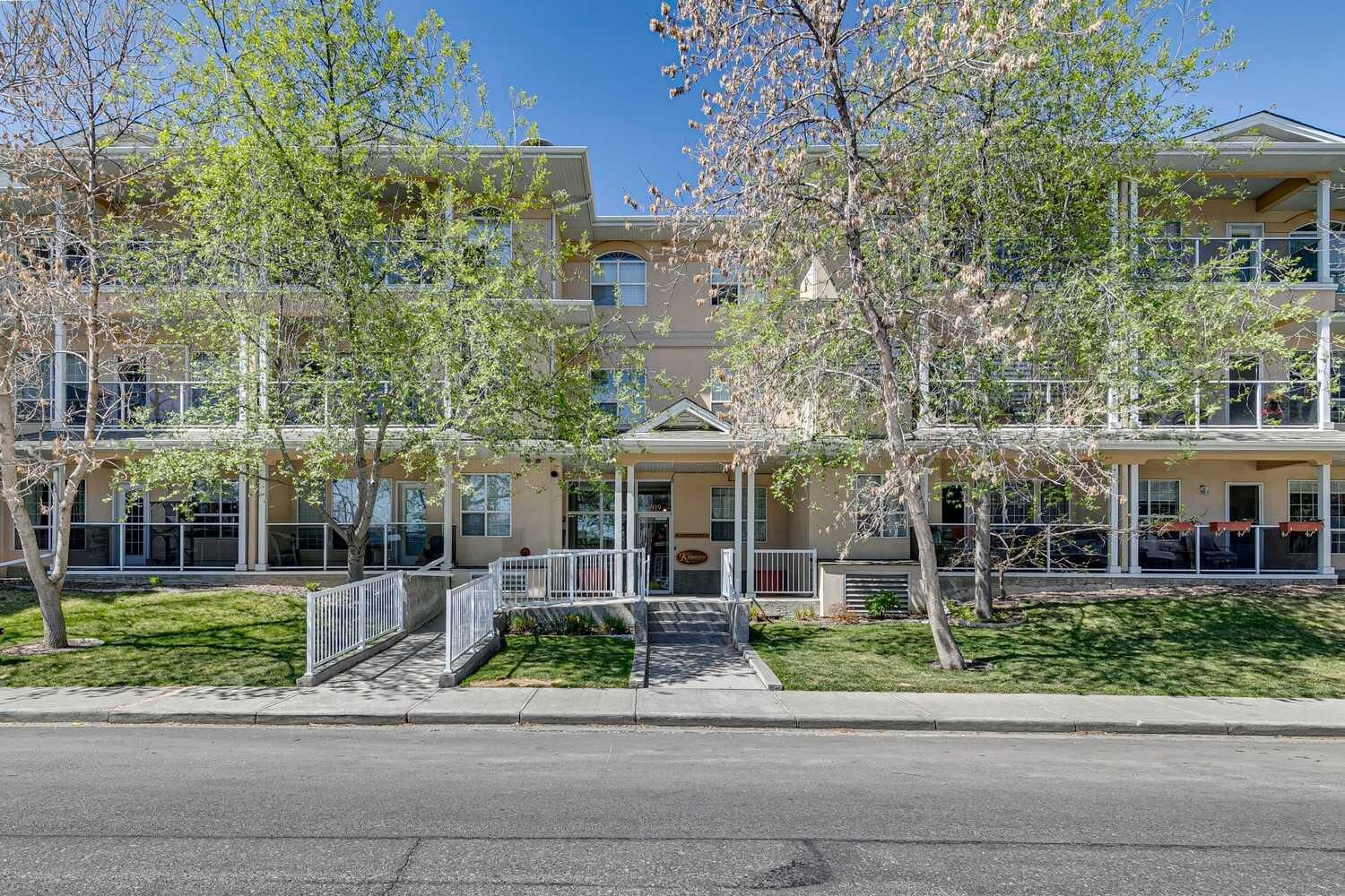 Property Photo:  1919 31 Street SW 301  AB T3E 2M8 