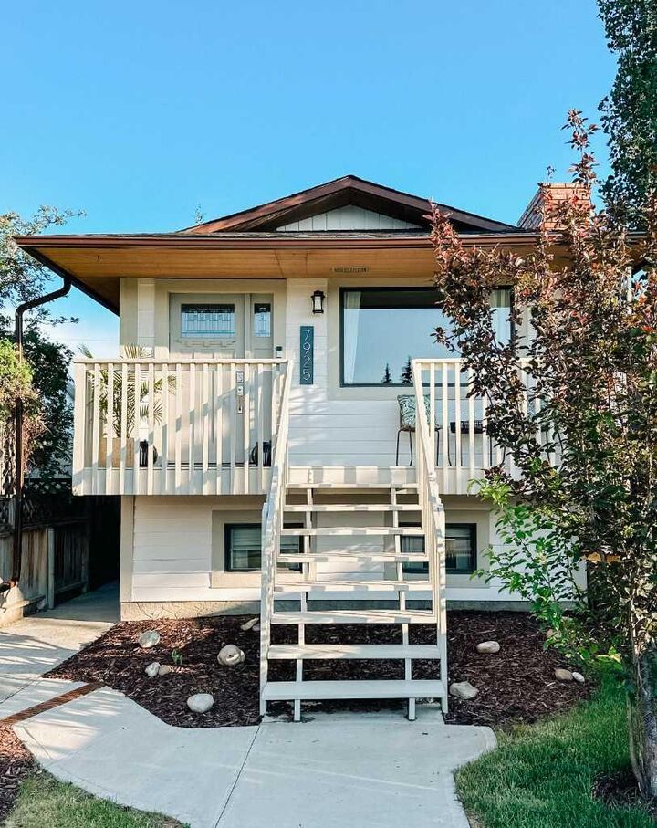 Property Photo:  7925 47 Avenue NW  AB T3B 1Z2 