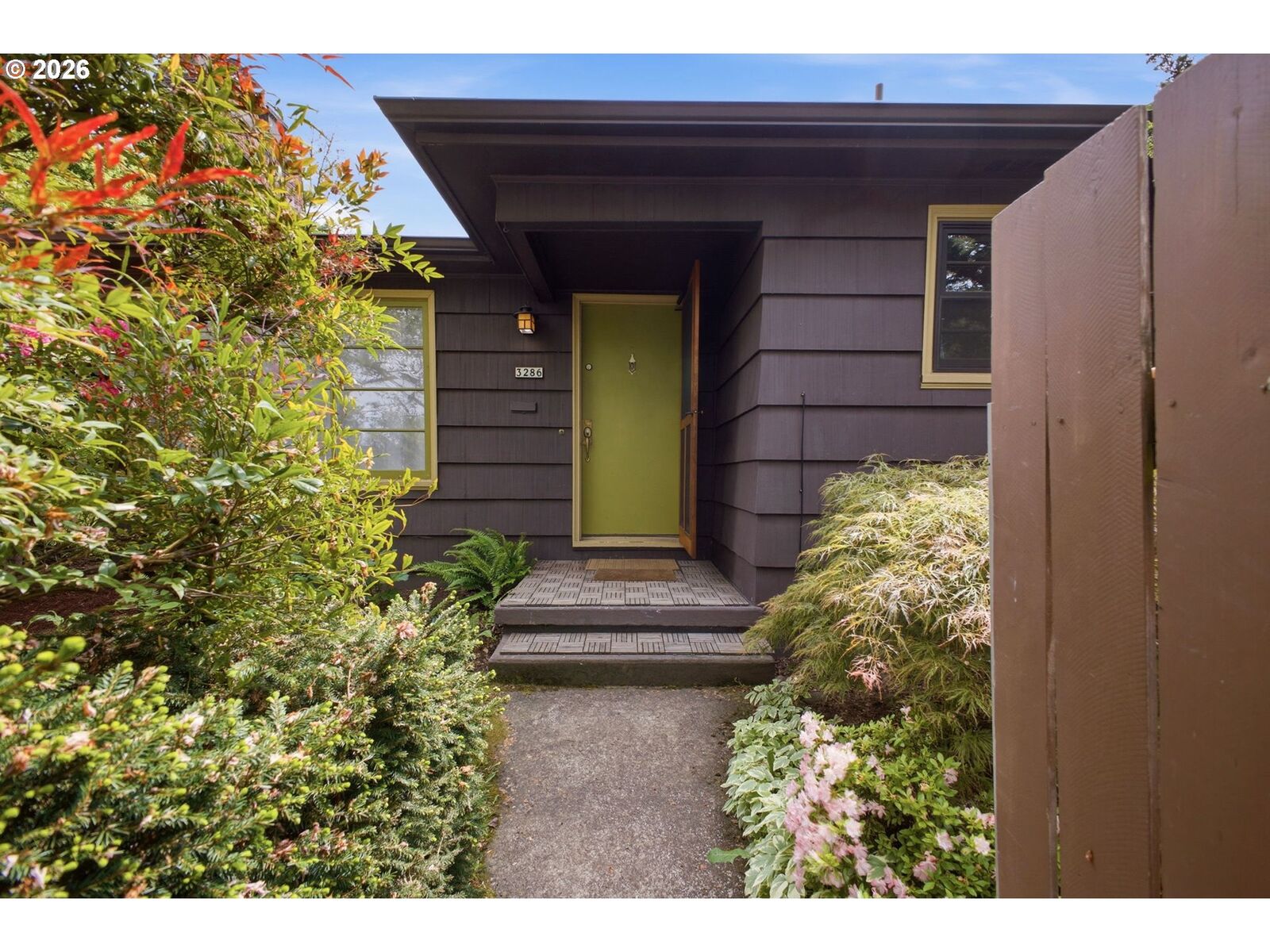 Property Photo:  3286 NE Holman St  OR 97211 