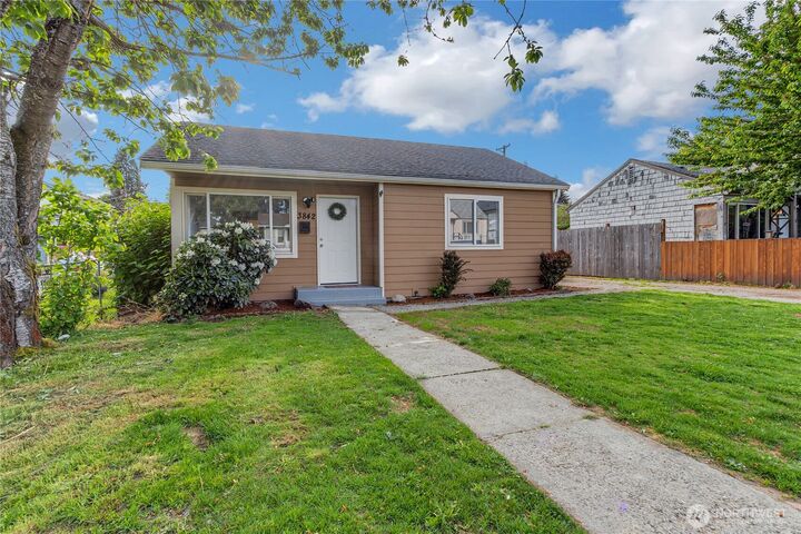 Property Photo:  3842 E K Street  WA 98404 