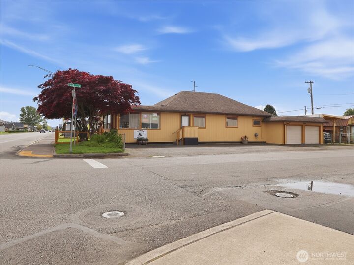Property Photo:  2523  Simpson Avenue  WA 98520 