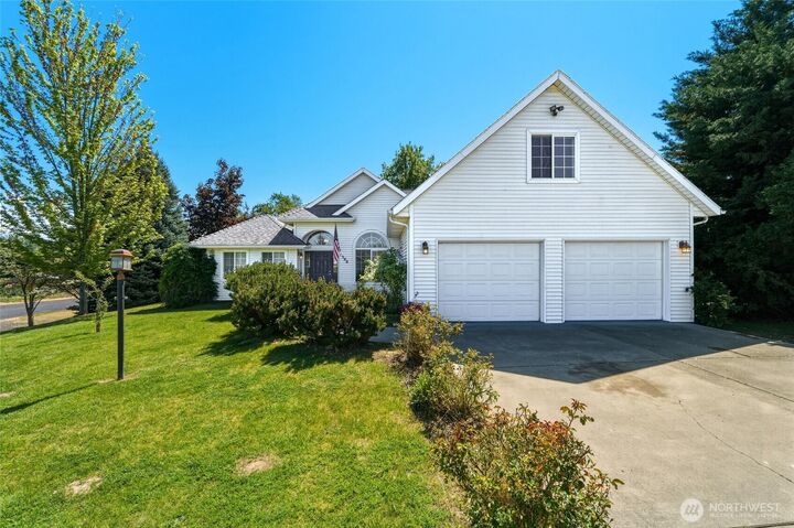 Property Photo:  1388  Crystal Court  WA 99362 