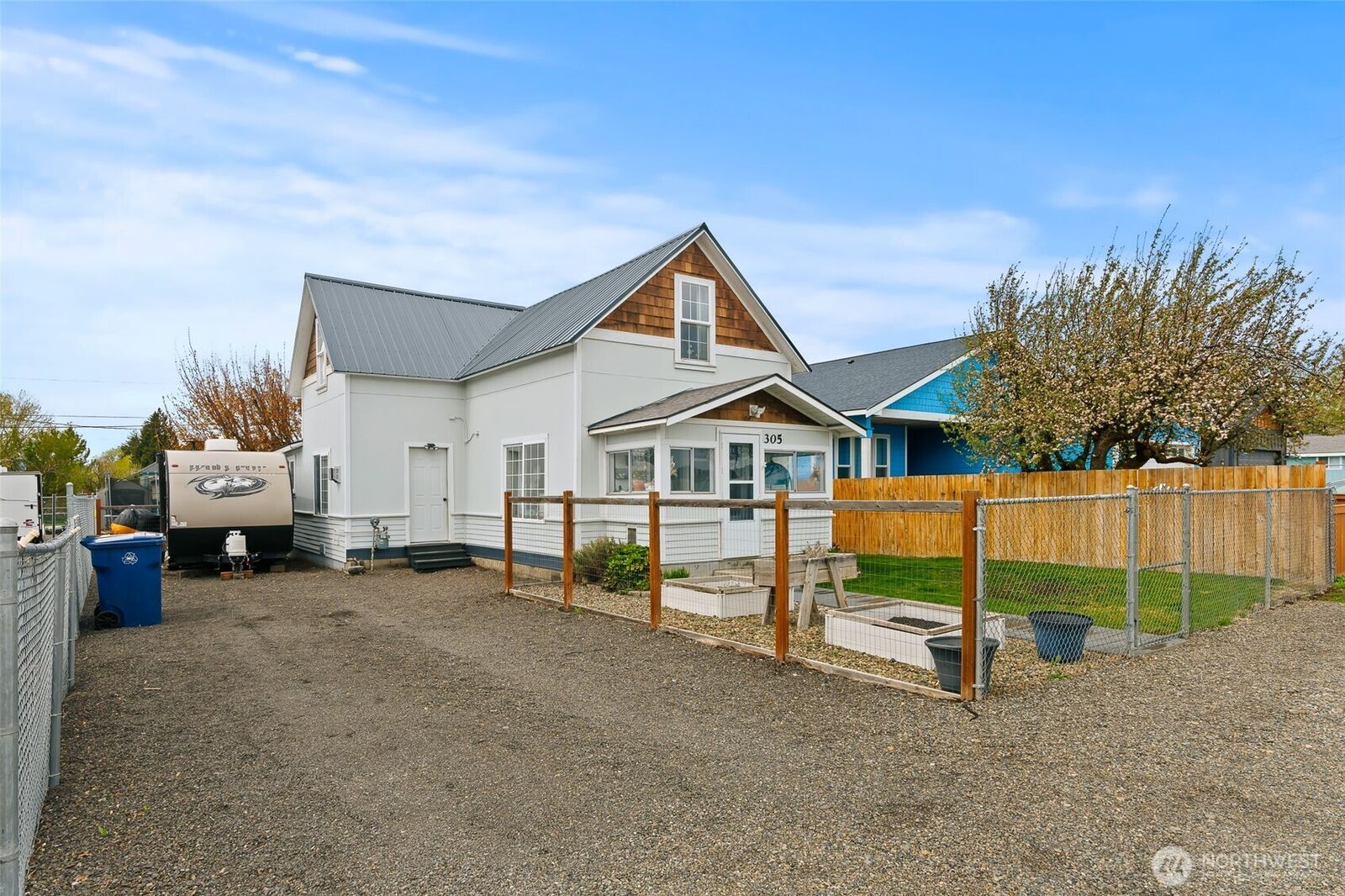 Property Photo:  305 N Clark Street  WA 98934 