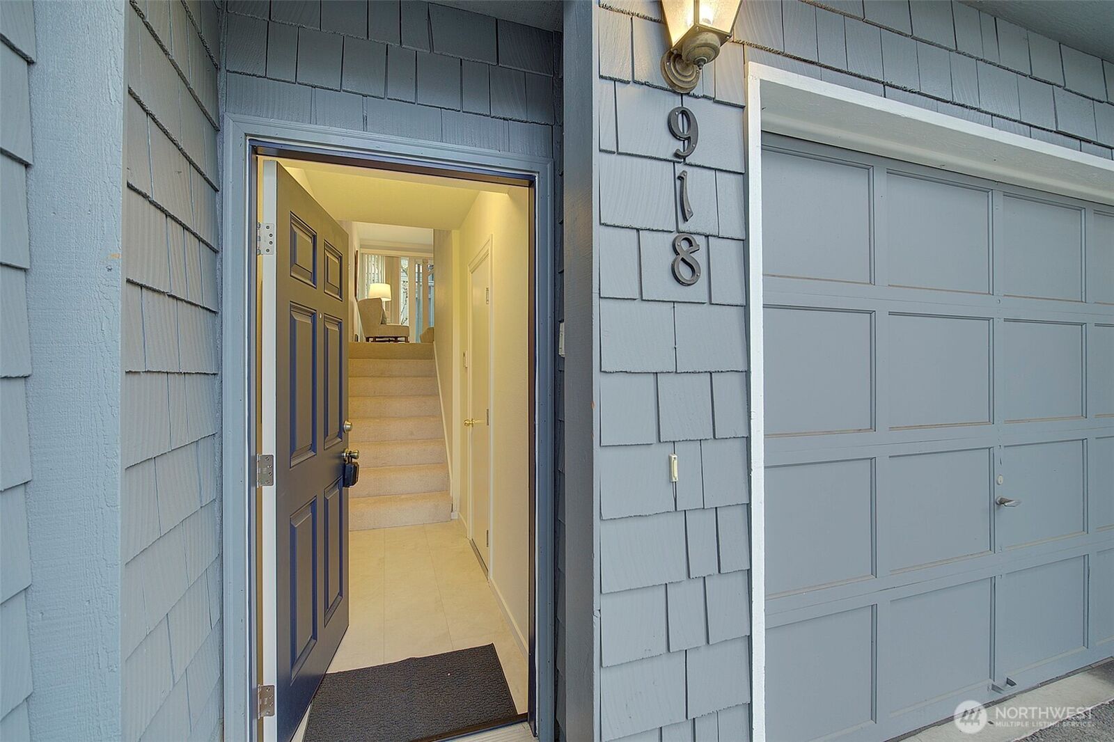 Property Photo:  918 N 165th Street 6  WA 98133 