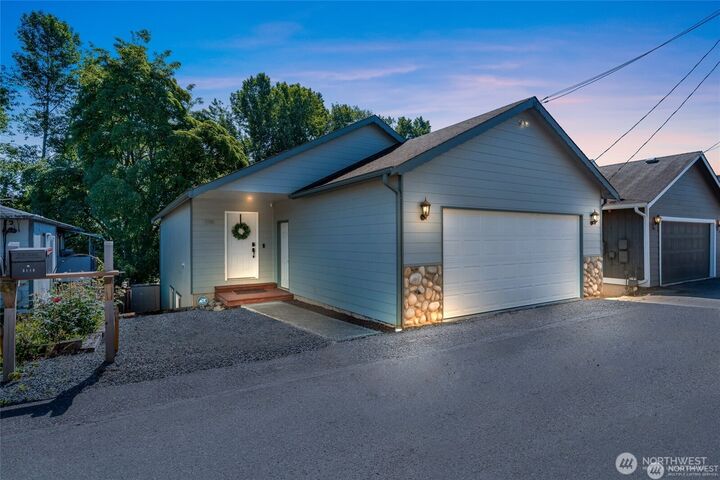 Property Photo:  3116  12th Street  WA 98201 