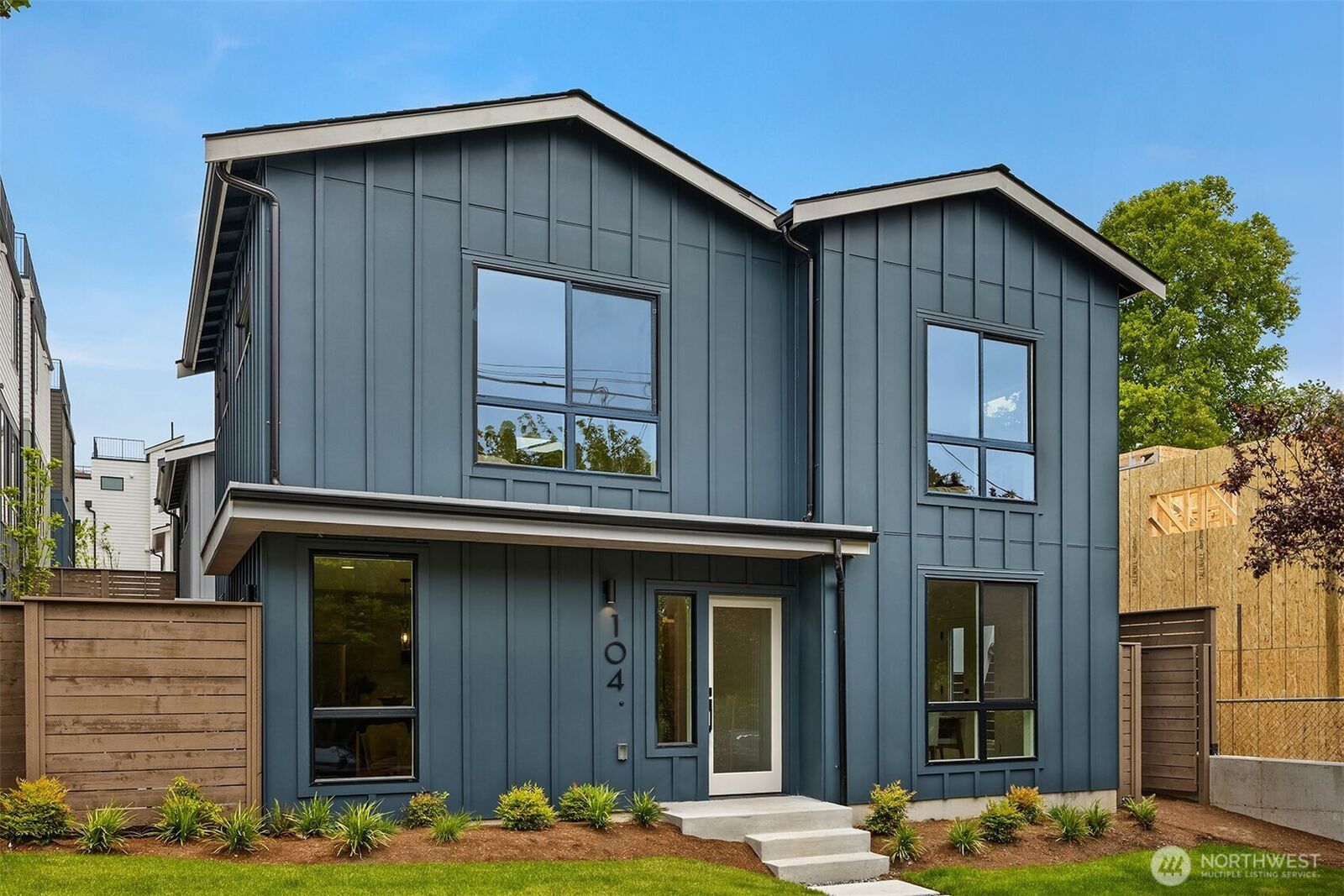 Property Photo: 817 18th Avenue W WA 98033