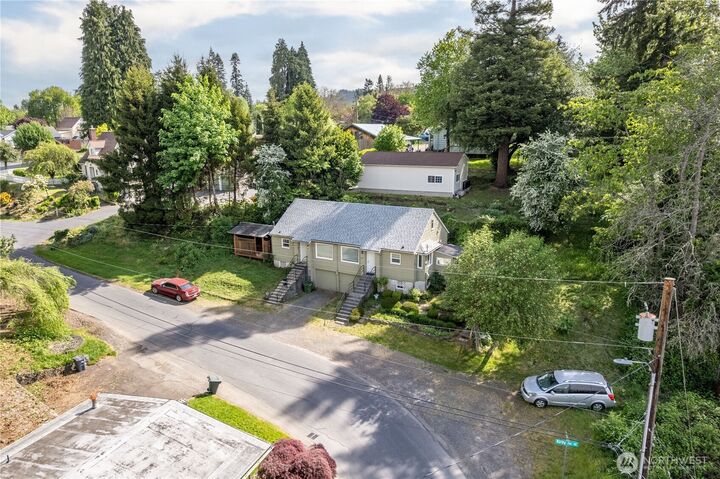 Property Photo:  208 NE Kirby  WA 98611 