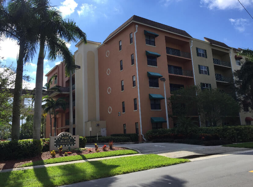 Property Photo: 1610 Presidential Way B-305 FL 33401