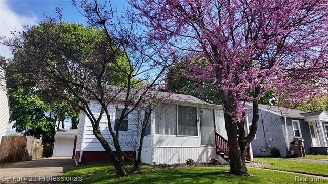 Property Photo:  661 4th Avenue  MI 48340 