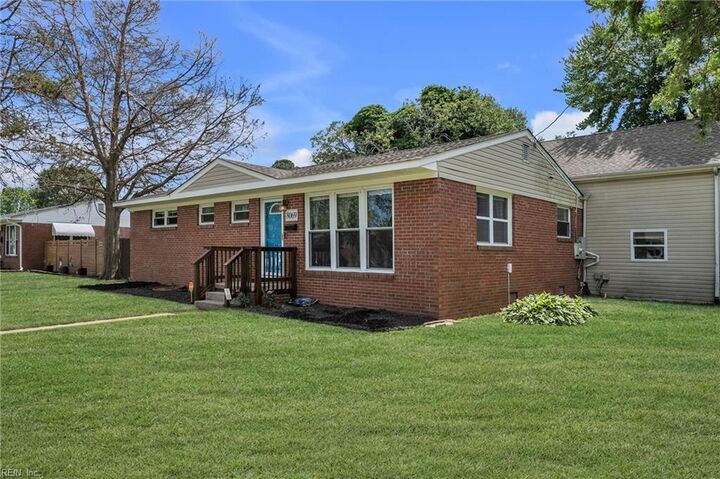 Property Photo: 8069 Lynnbrook Dr VA 23518