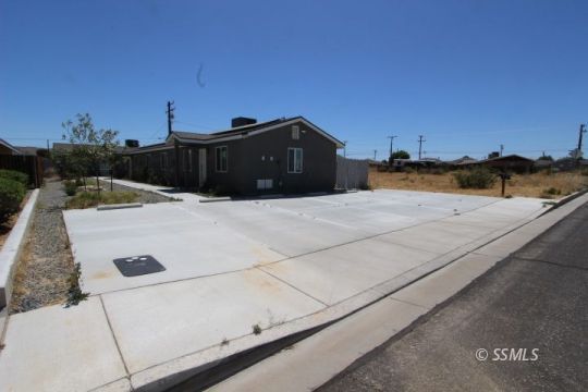 Property Photo:  915 W Dolphin Ave  CA 93555 