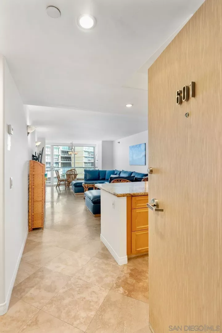 Property Photo: 1810 Avenida Del Mundo 601 CA 92118