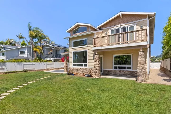 Property Photo: 1546 Oak Ave CA 92008