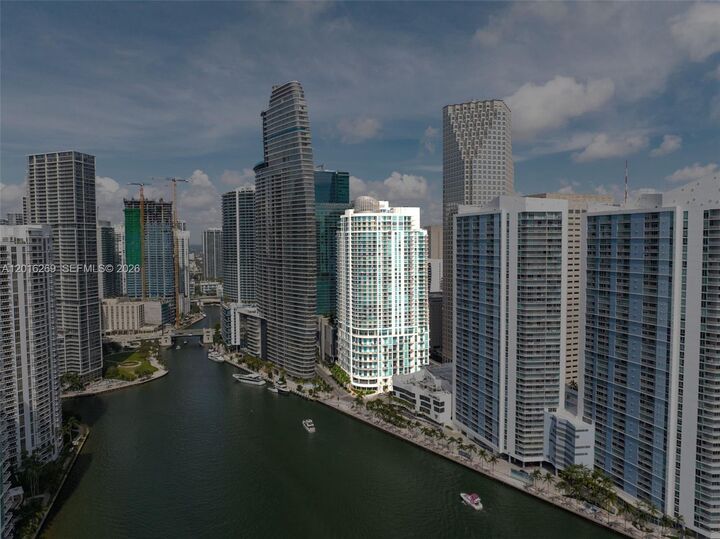 Property Photo:  300 S Biscayne Blvd L-L02  FL 33131 