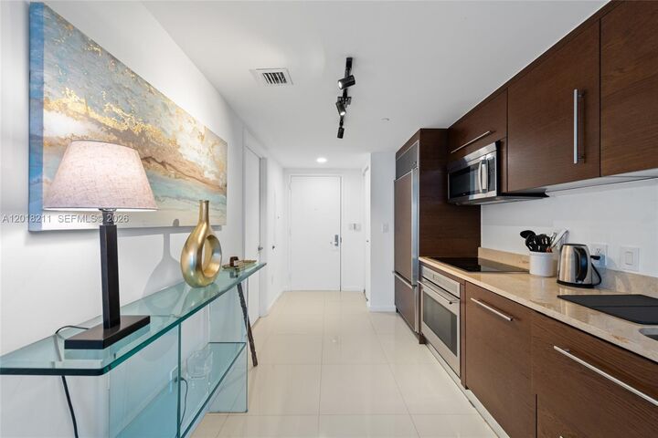 Property Photo:  465 Brickell Ave 904  FL 33131 