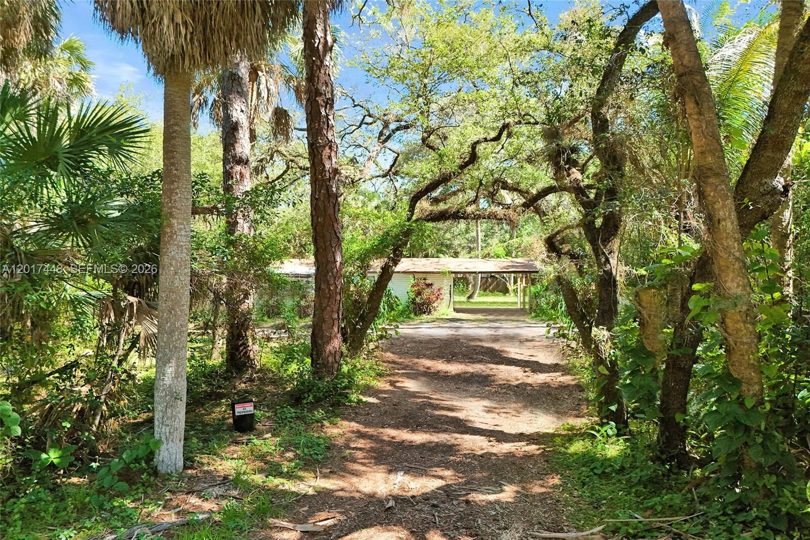 Property Photo:  