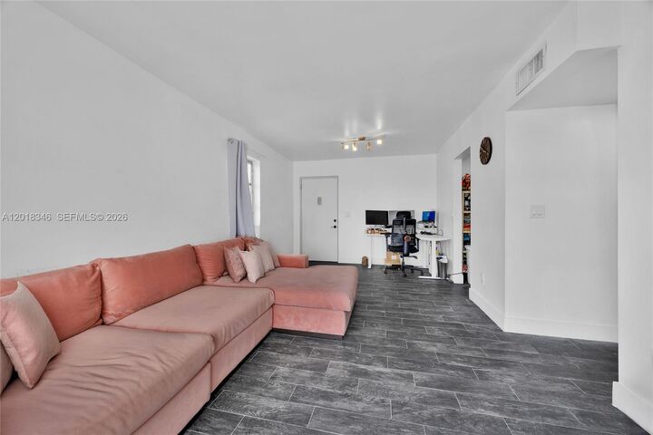 Property Photo:  1051 SW 1st St 401  FL 33130 