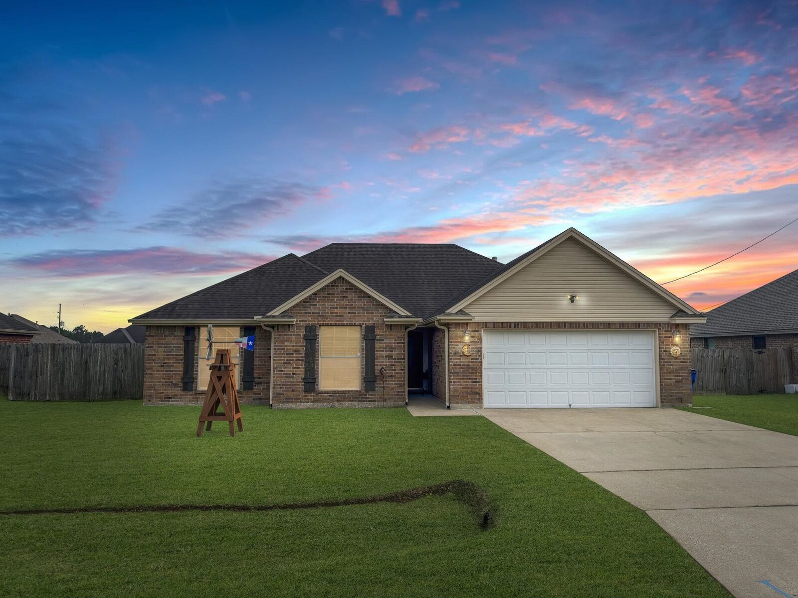 Property Photo:  5435 Westchase Loop  TX 77657 