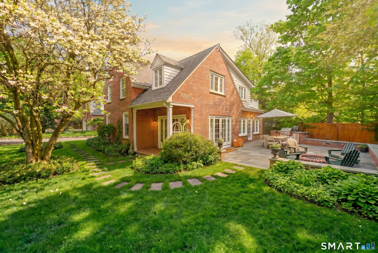 Property Photo:  5 Farnham Court  CT 06880 