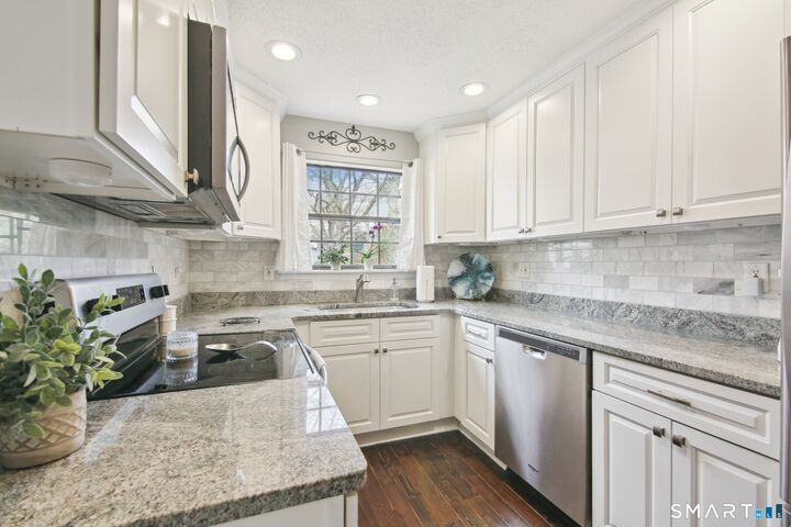 Property Photo:  20 Beecher Lane 20  CT 06067 