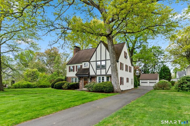 Property Photo:  49 Arlington Road  CT 06107 