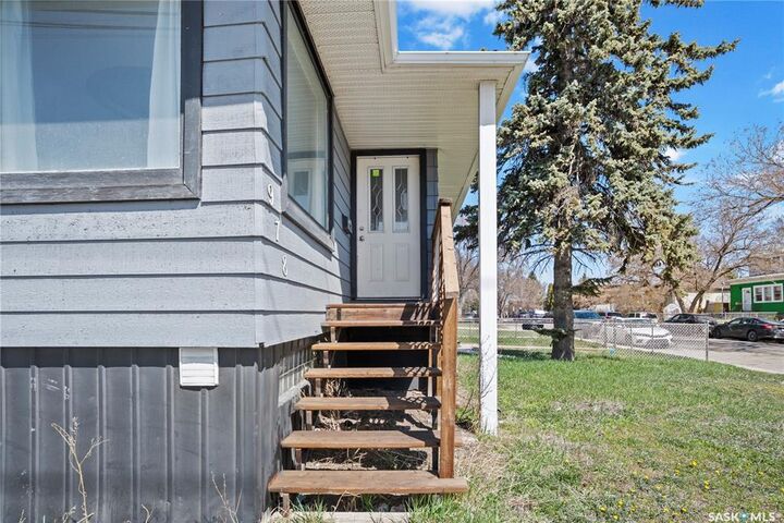 Property Photo: 978 Lindsay Street SK S4N 3A6