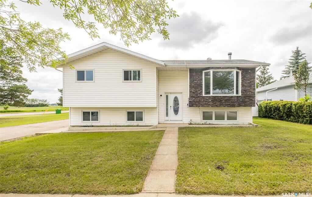Property Photo: 3367 15th Avenue E SK S6V 7V3