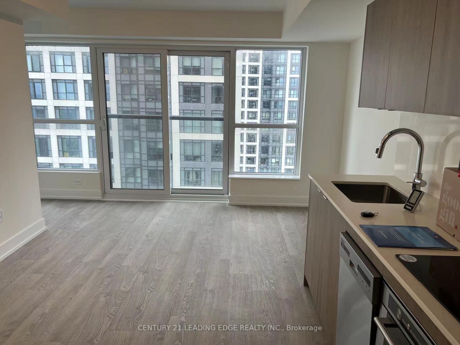 Property Photo:  5 Mabelle Avenue 2331  ON M9A 0C8 