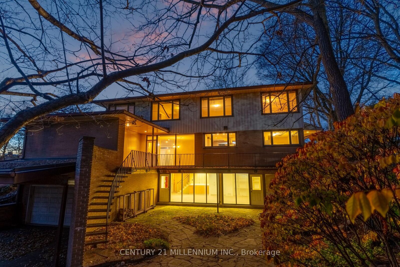 Photo de la propriété: 200 Main Street S ON L6W 2E2