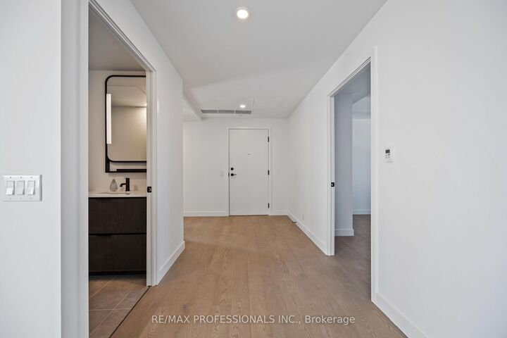 Property Photo:  1050 Eastern Avenue 1203  ON M4L 0B7 