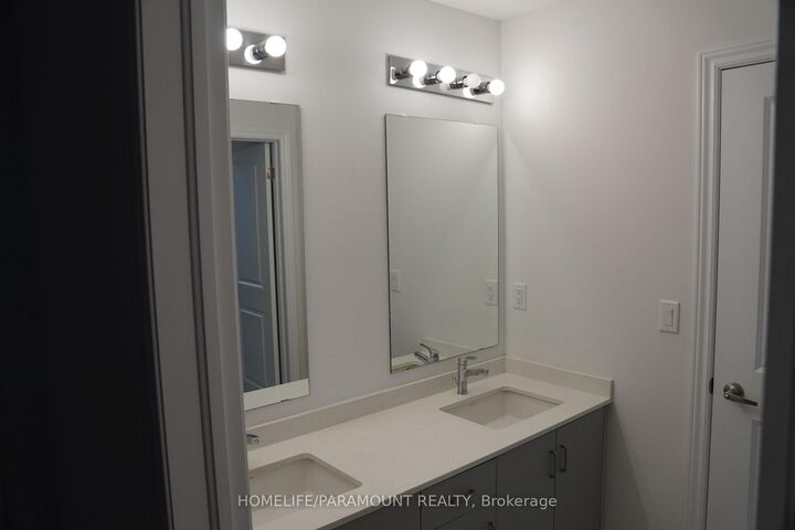 Property Photo: 5 Dolomite Drive ON L6P 4R8