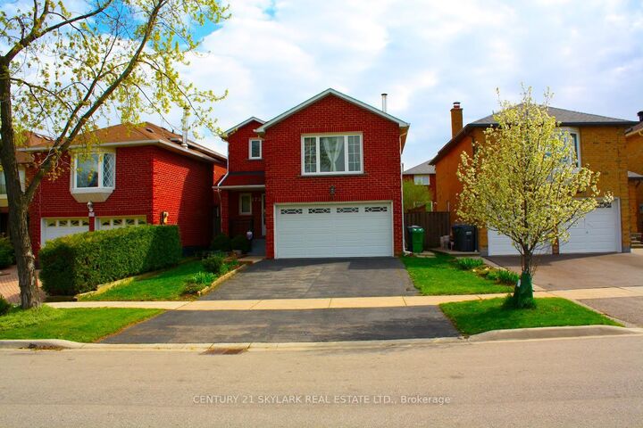 Property Photo: 173 Lech Walesa Drive ON L5B 3H1