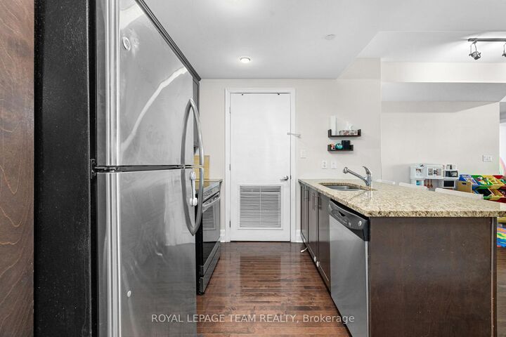 Property Photo: 950 Marguerite Avenue 212 ON K1K 3T8