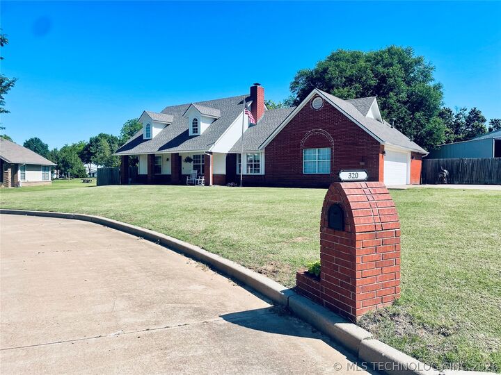 Property Photo:  320 Heritage  OK 74434 